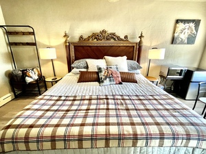 1 King Bed Suite Photo 2