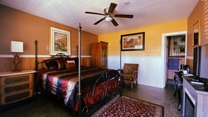 1 Queen Bed Suite Photo 9