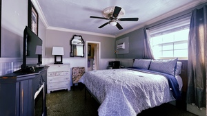 1 Queen Bed Suite Photo 2