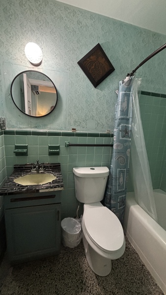 Room 2 King Suite Bathroom