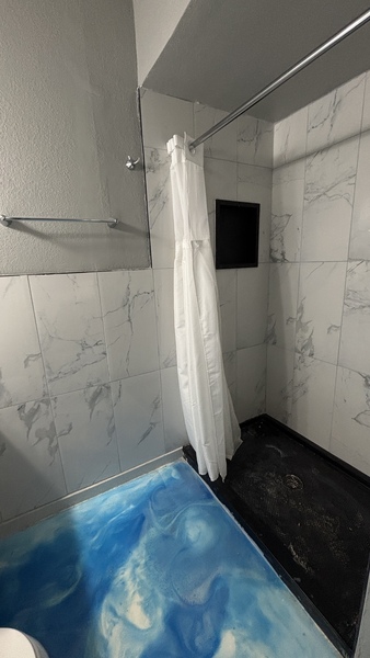 Room 3 Queen Suite shower